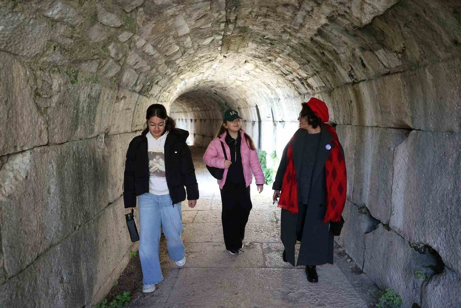 Didim &Ccedil;ocuk Meclisi&rsquo;nden Miletos&rsquo;ta matematik yolculuğu
