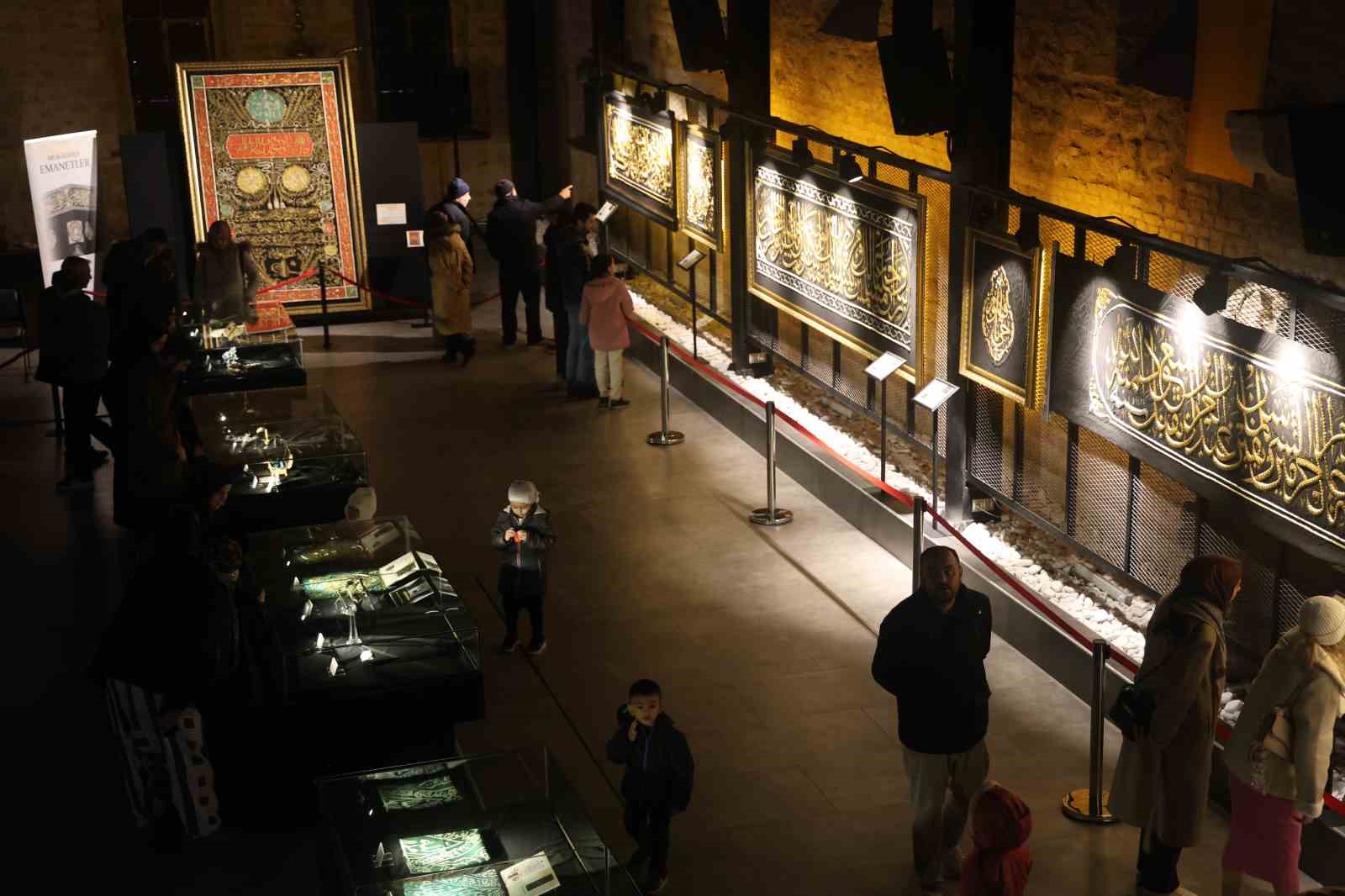 Konya&rsquo;da Mukaddes Emanetler sergisine yoğun ilgi
