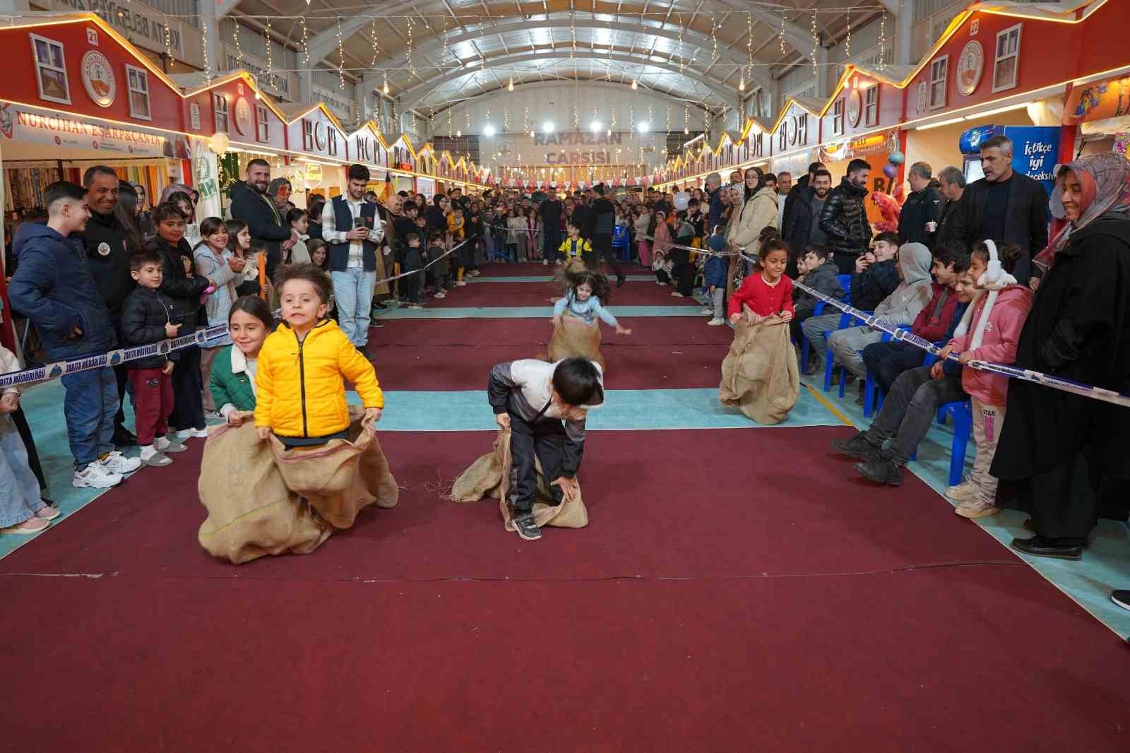 Kahta’da Ramazan Çarşısı etkinlikleri coşkuyla sürüyor
