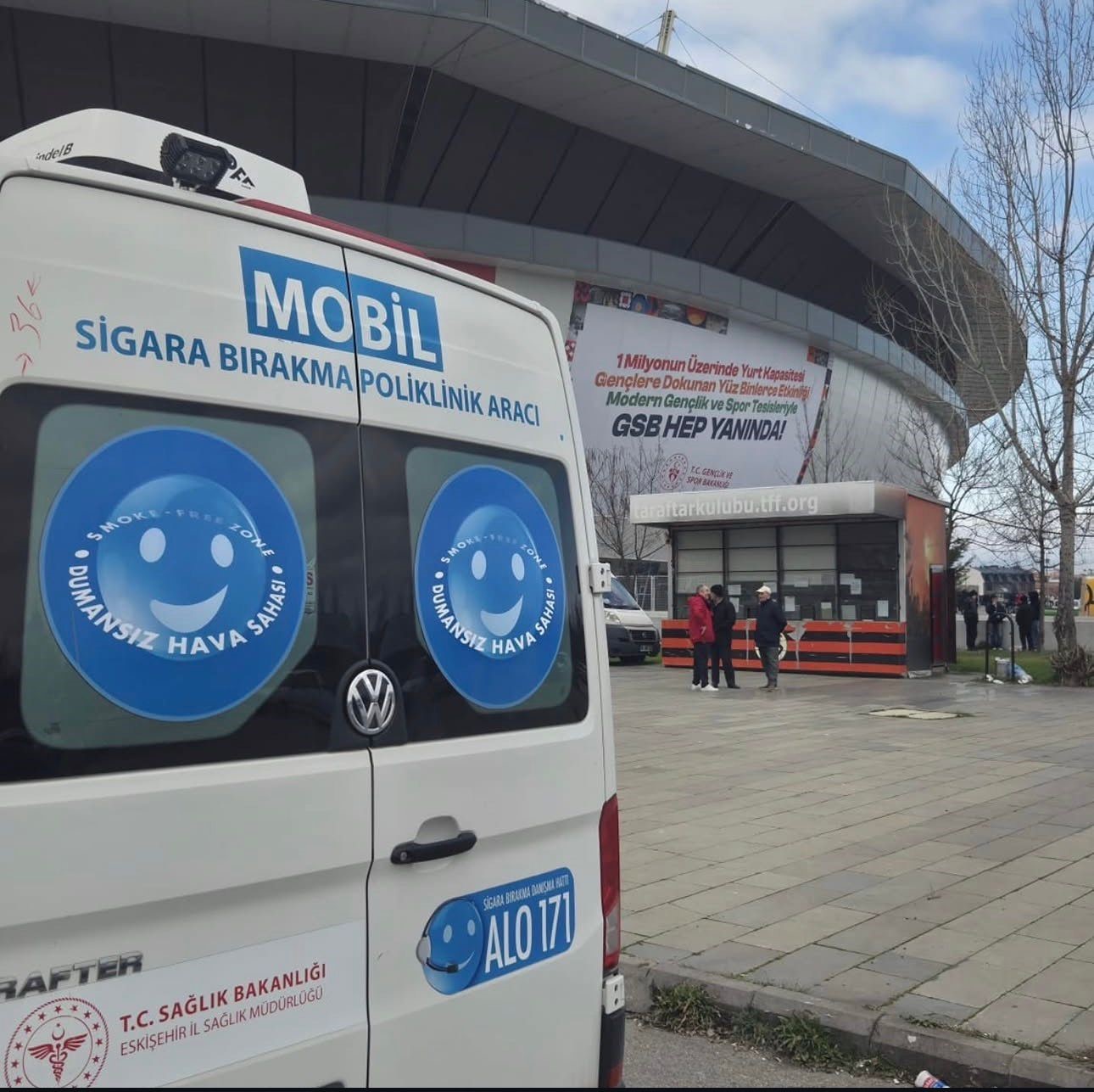 Eskişehir&rsquo;de mobil sigara bıraktırma aracı taraftarla buluştu
