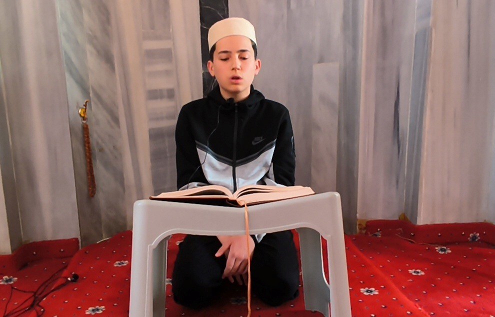 Genç hafızlar Ramazan’da camilerde mukabele okuyor