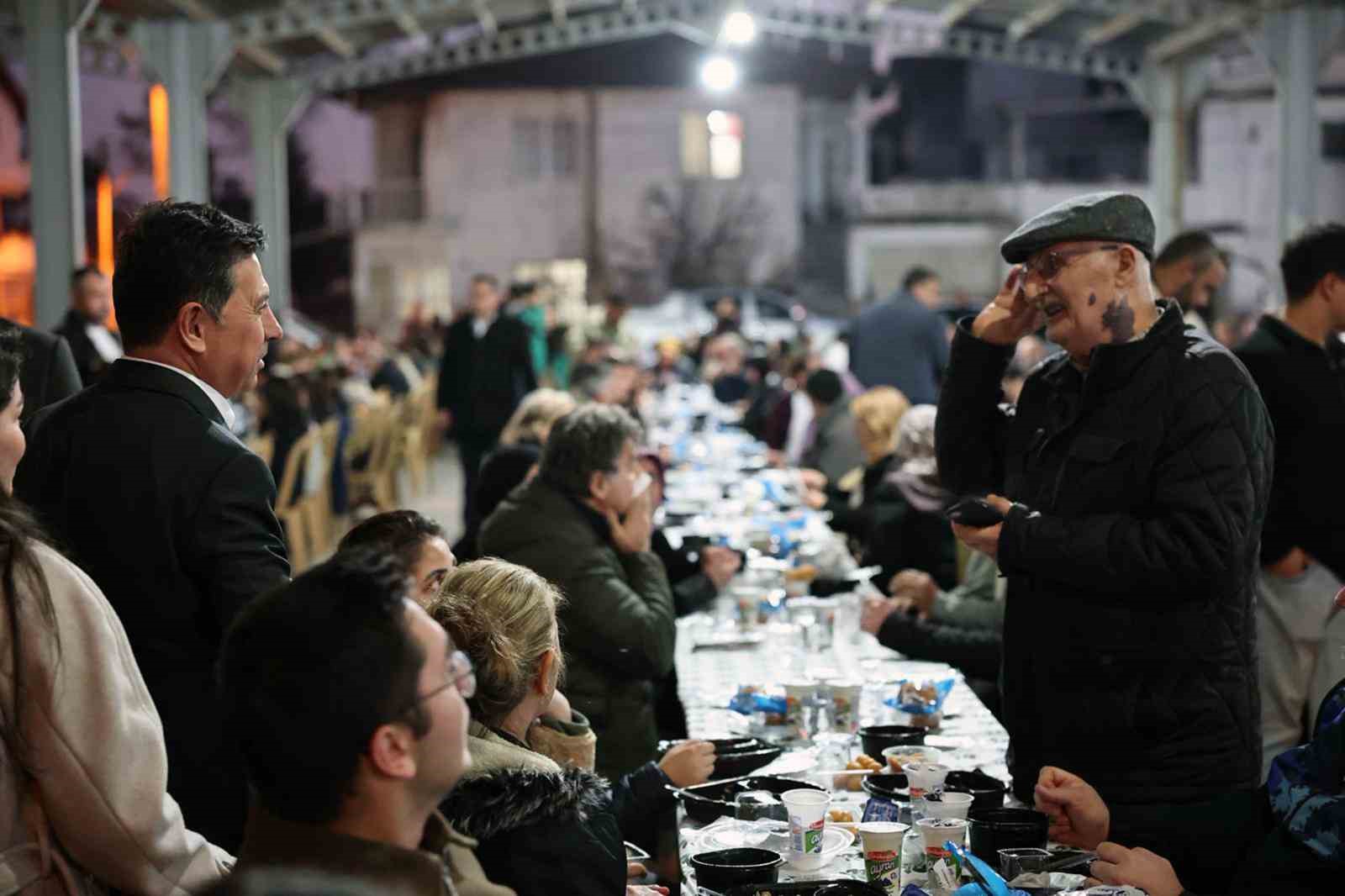 Muğla B&uuml;y&uuml;kşehir iftar sofralarını il&ccedil;elerde kurmayı s&uuml;rd&uuml;r&uuml;yor
