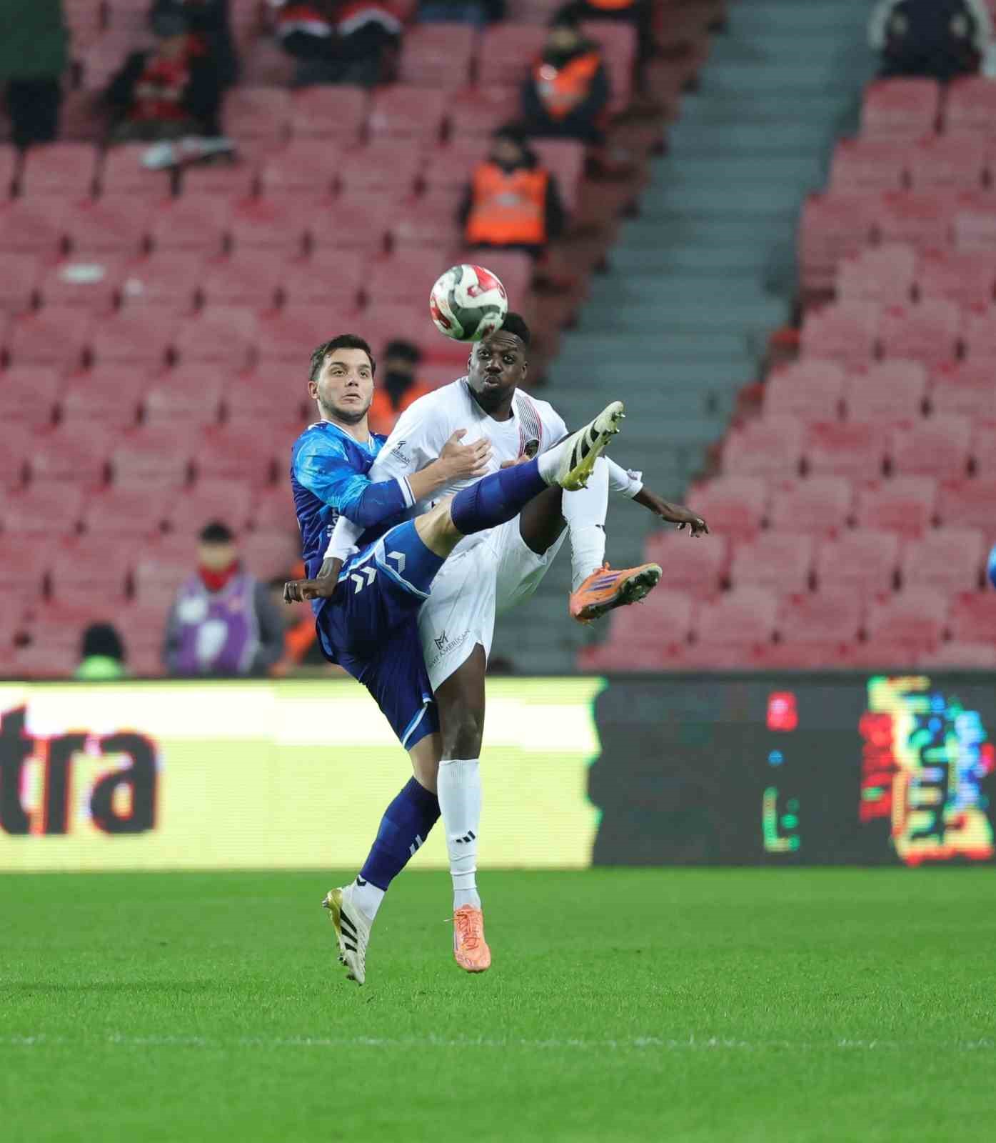 Trendyol S&uuml;per Lig: Samsunspor: 0 - Gaziantep FK: 0 (İlk yarı)
