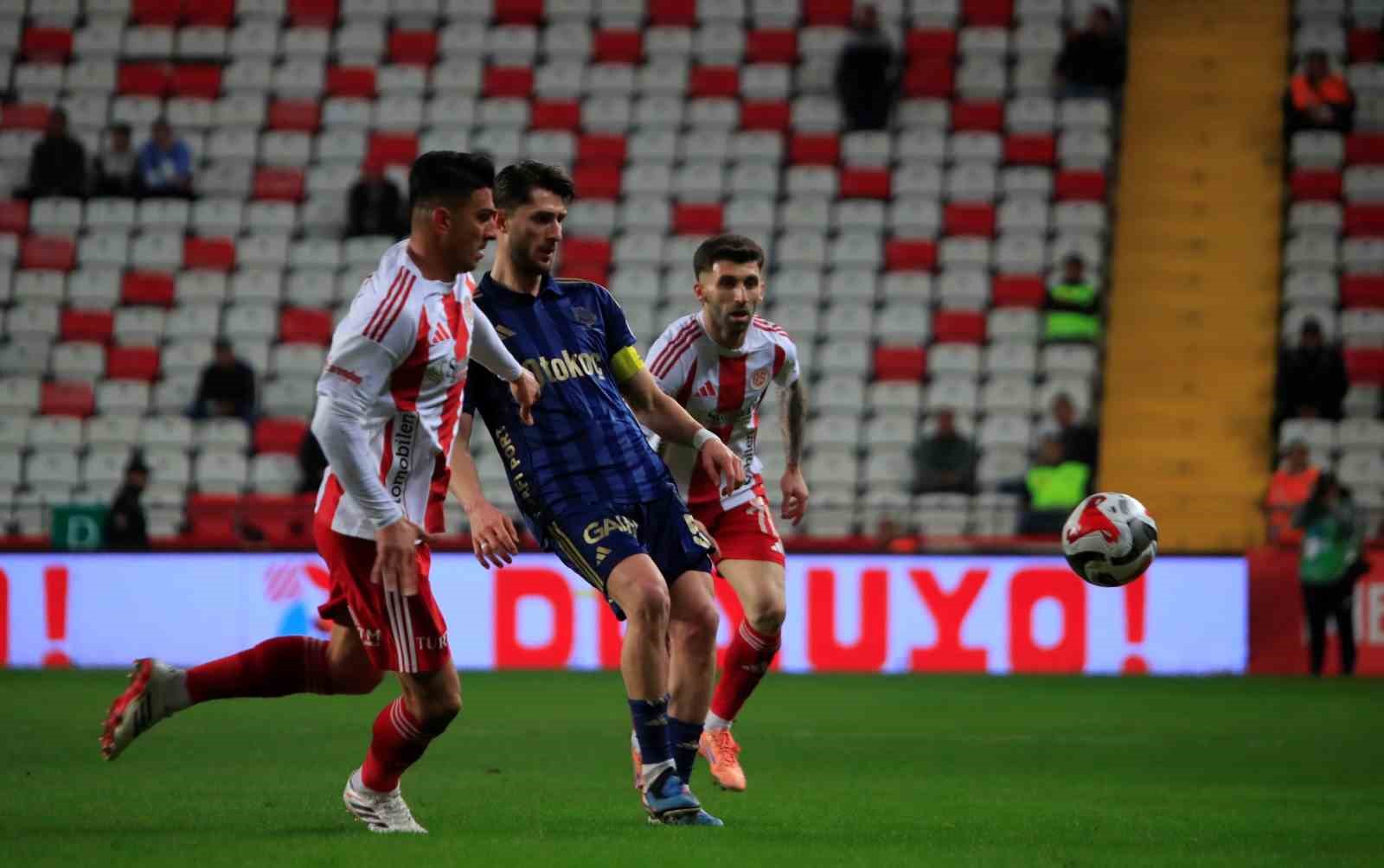 Trendyol Süper Lig: Antalyaspor: 1 - Fenerbahçe: 0  (İlk yarı)
