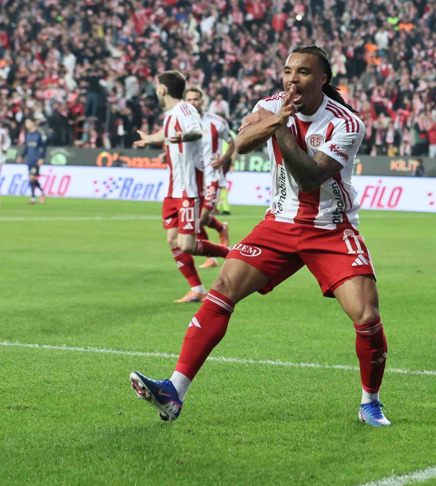 Trendyol Süper Lig: Antalyaspor: 1 - Fenerbahçe: 0 (İlk yarı)