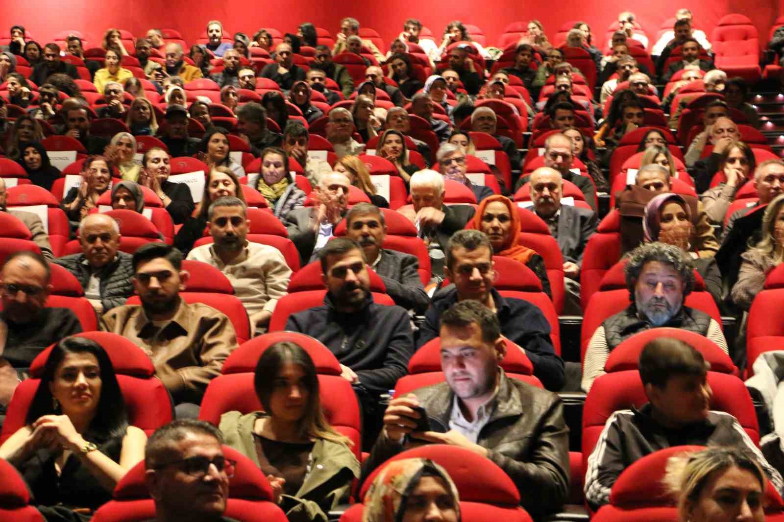 Diyarbakır&rsquo;da &lsquo;U&ccedil;an K&ouml;fteci&rsquo; filminin galası yapıldı
