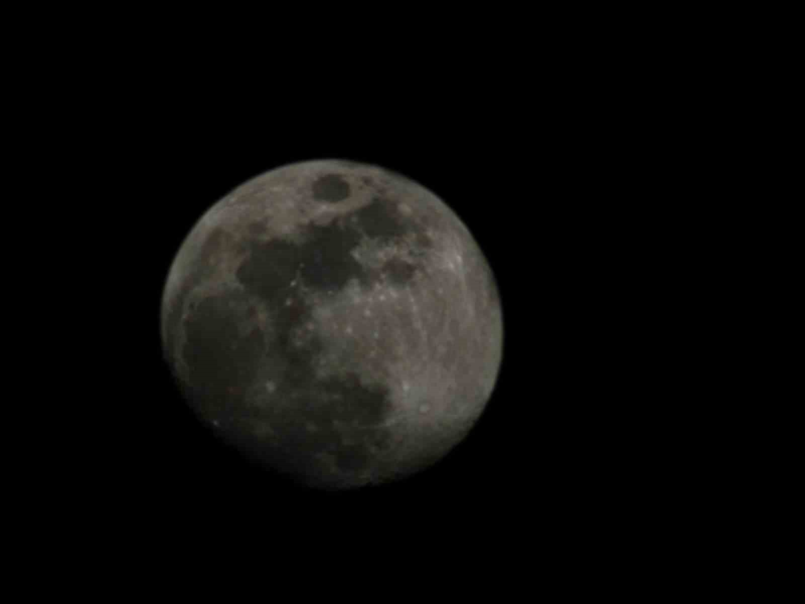 Elazığ’da şişkin ay gökyüzünü süsledi