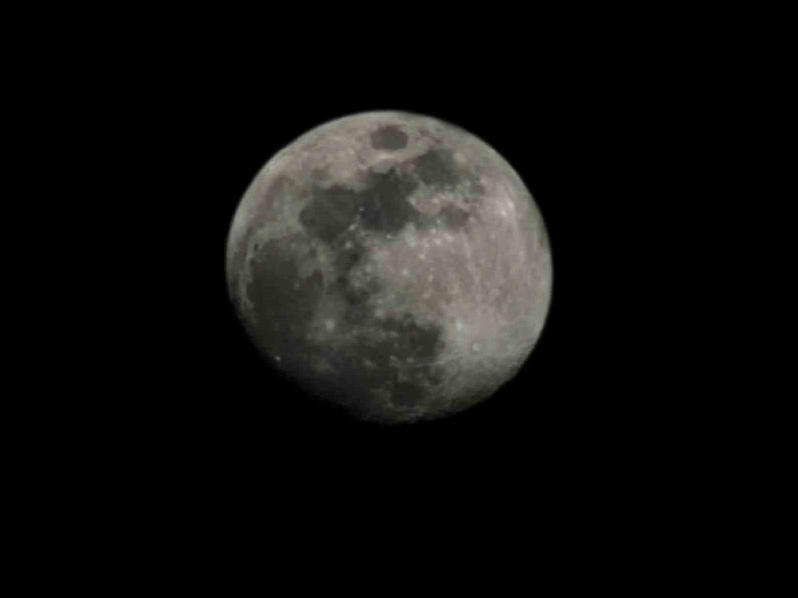 Elazığ&rsquo;da şişkin ay g&ouml;ky&uuml;z&uuml;n&uuml; s&uuml;sledi
