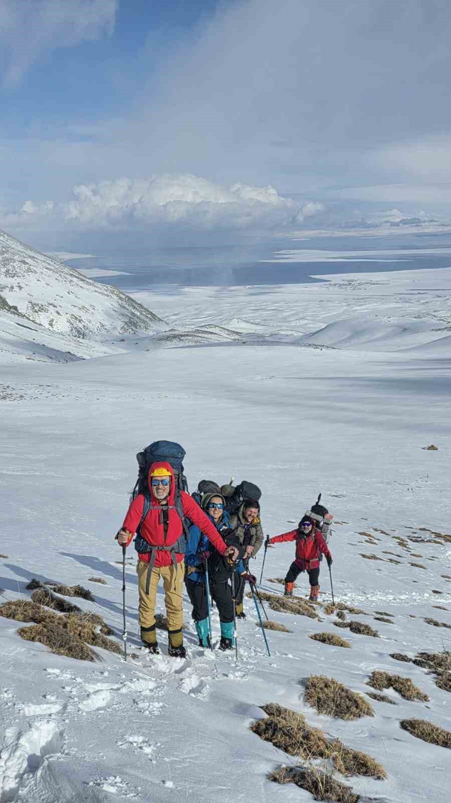İstanbul Doğa Sporları Kul&uuml;b&uuml;&rsquo;nden S&uuml;phan Dağı&rsquo;na kış tırmanışı
