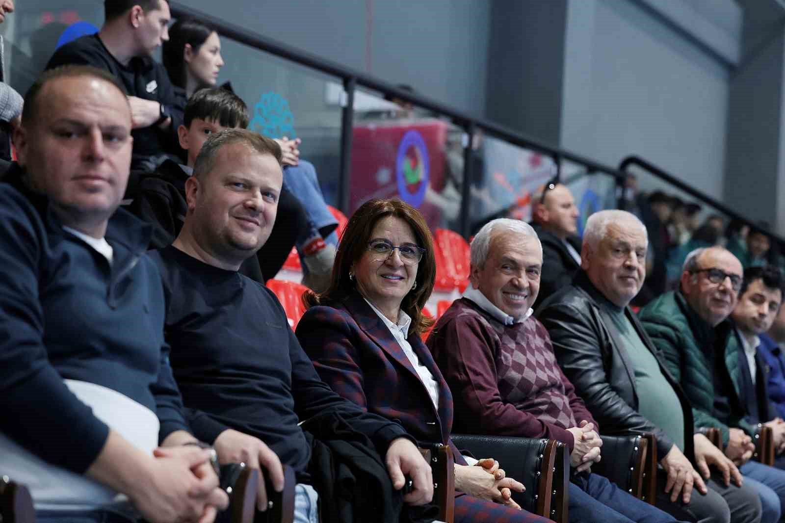 Nil&uuml;fer Belediyespor&rsquo;dan farklı galibiyet
