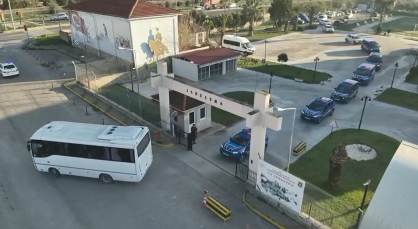 İ&ccedil;işleri Bakanlığı: "D&uuml;zenlenen operasyonlarda 394 milyon lira hesap hareketi bulunan 65 ş&uuml;pheli yakalandı"
