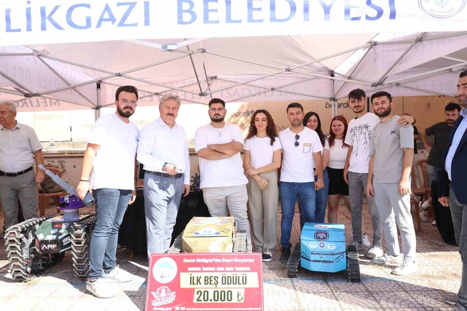 Gençlerin geleceği Melikgazi’nin destekleriyle yükseliyor