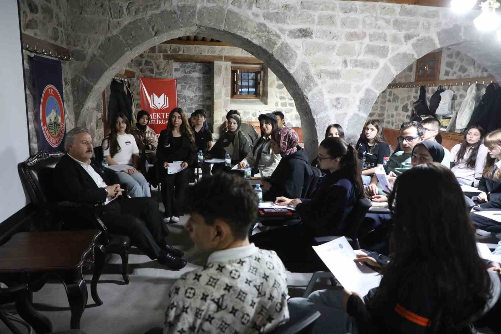 Gen&ccedil;lerin geleceği Melikgazi&rsquo;nin destekleriyle y&uuml;kseliyor
