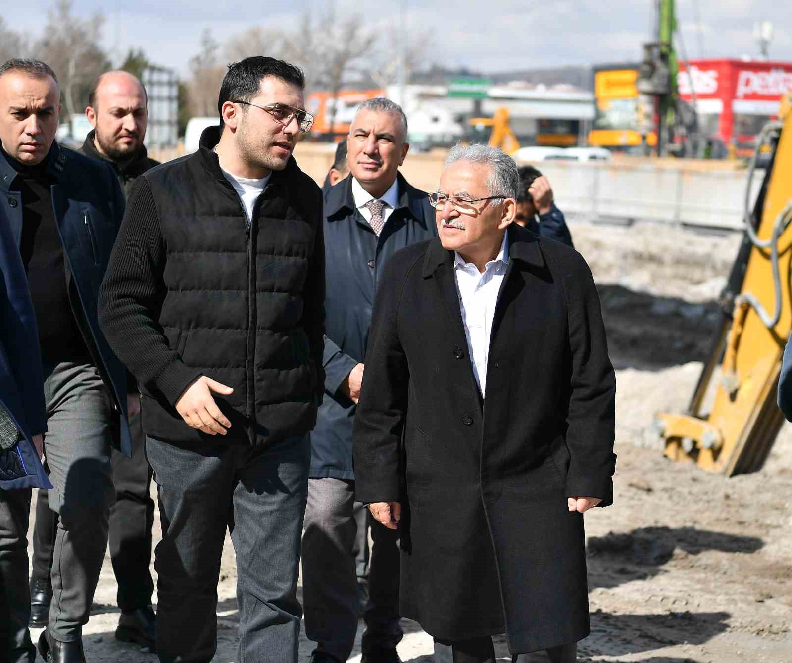 Başkan B&uuml;y&uuml;kkılı&ccedil;, 300 milyon TL&rsquo;lik katlı kavşak projesini yerinde inceledi
