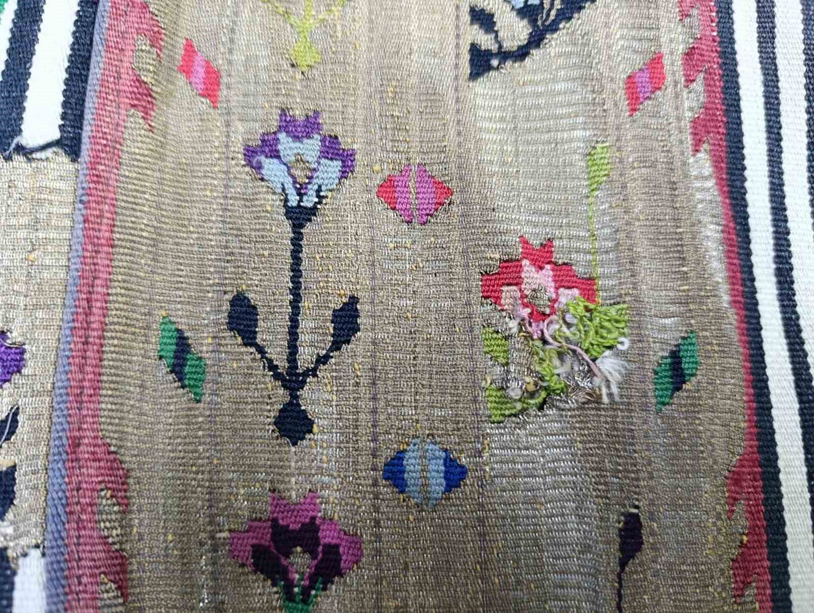 Asırlık Maraş abaları Tarihi Taş Han &Ccedil;arşısı&rsquo;nda yaşatılıyor
