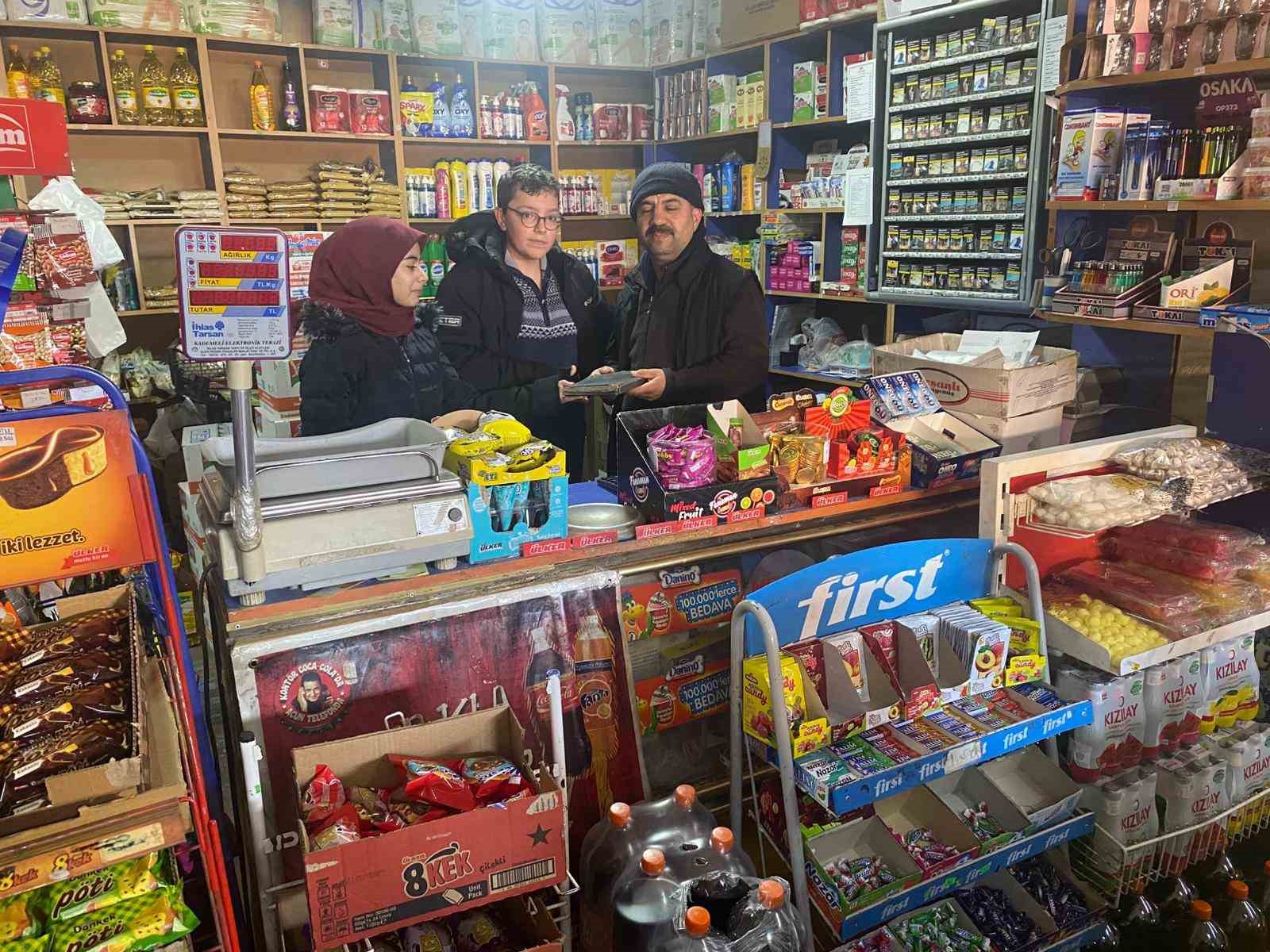 Erzurum&rsquo;da &ouml;ğrenciler "Zimem Defteri" geleneğini s&uuml;rd&uuml;r&uuml;yor
