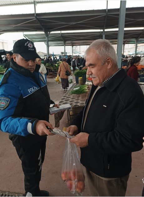 Polisten Niğde&rsquo;de vatandaş ve &ouml;ğrencilere y&ouml;nelik bilgilendirme &ccedil;alışmaları
