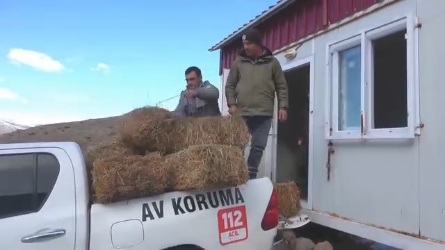 Demirkazık&rsquo;ta yaban hayatı i&ccedil;in yemleme &ccedil;alışmaları s&uuml;r&uuml;yor
