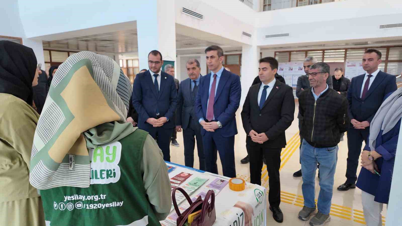 Y&uuml;reğir Kaymakamlığında Yeşilay Haftası standı a&ccedil;ıldı
