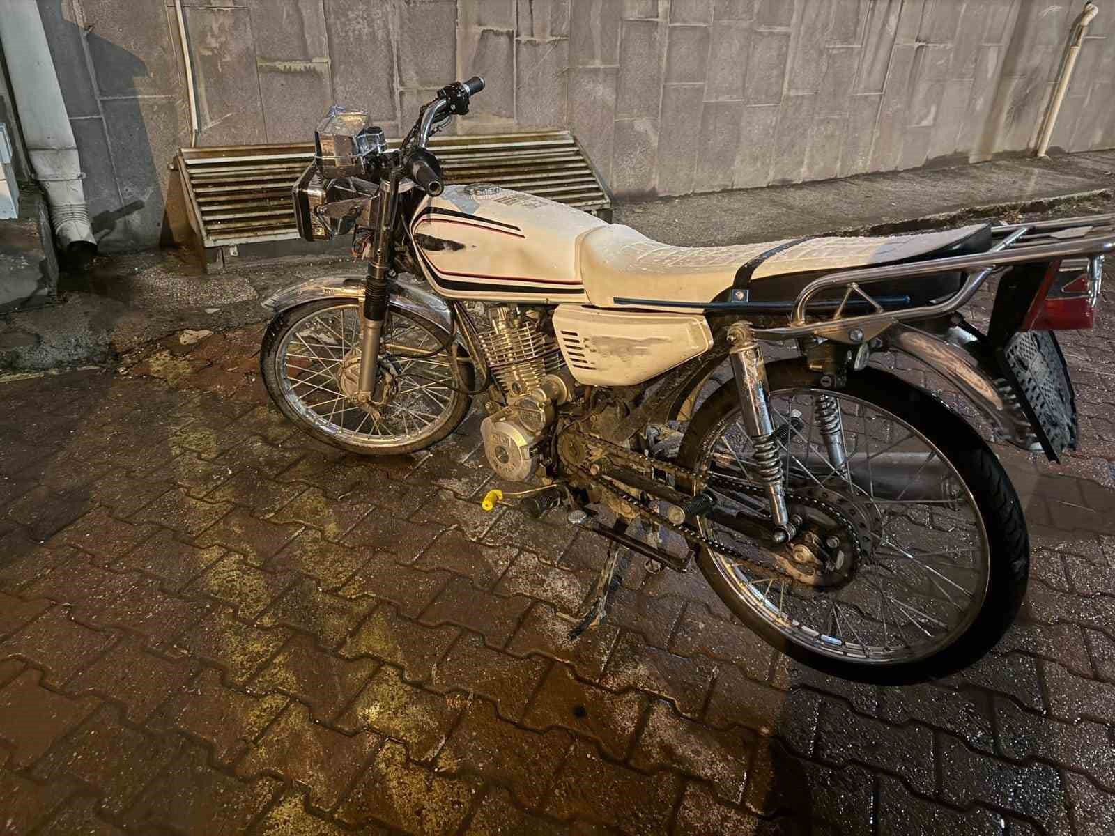 Gemerek’te çalıntı motosiklet operasyonu: 2 şüpheli tutuklandı
