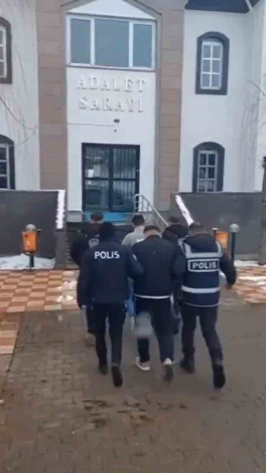 Gemerek&rsquo;te &ccedil;alıntı motosiklet operasyonu: 2 ş&uuml;pheli tutuklandı
