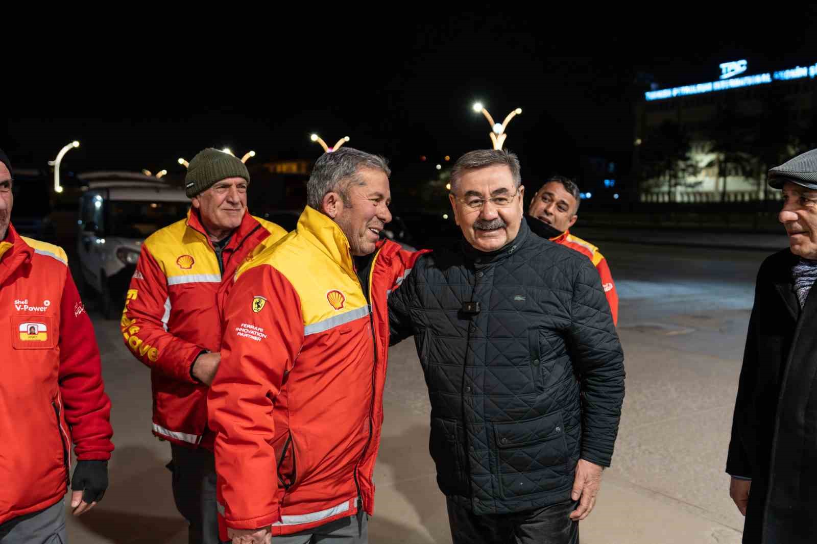 G&ouml;lbaşı Belediyesi&rsquo;nden vatandaşlara sahurluk ikramı
