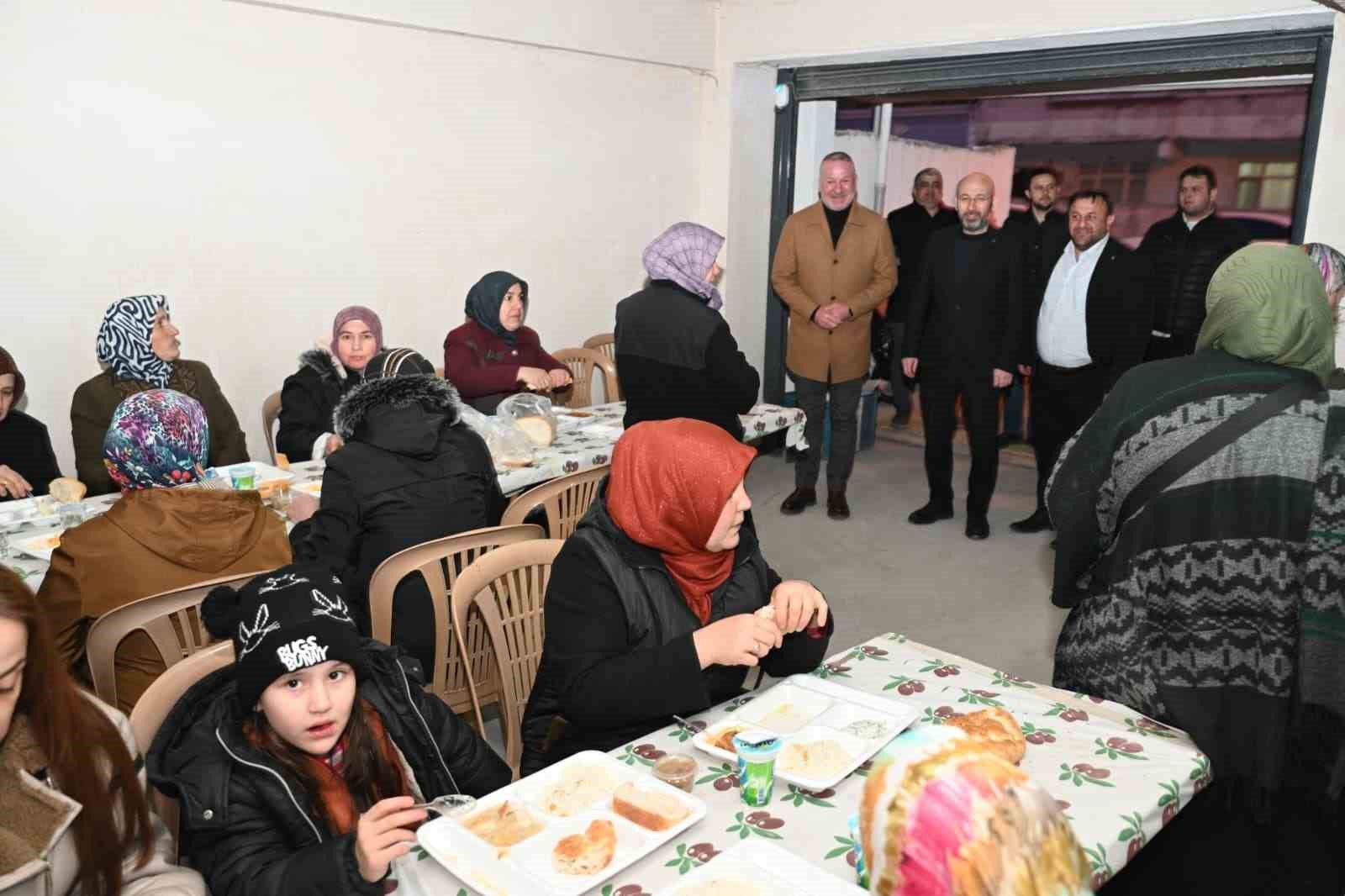 Başkan Karabatı sokak iftarında vatandaşlarla buluştu
