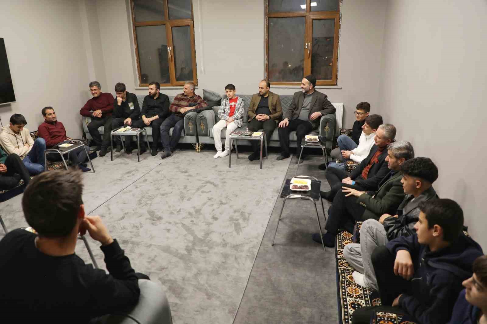 Ağrı&rsquo;da &ouml;ğrenci ve velilere y&ouml;nelik iftar programı d&uuml;zenlendi
