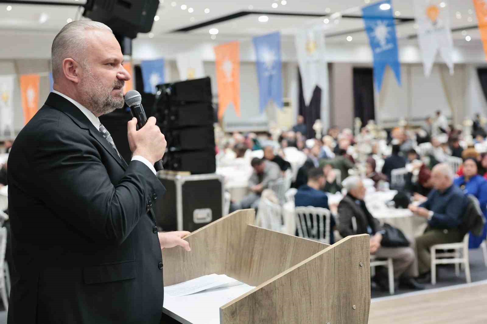 Başkan Pehlivan, Menemenlilerle g&ouml;n&uuml;l sofralarında buluştu
