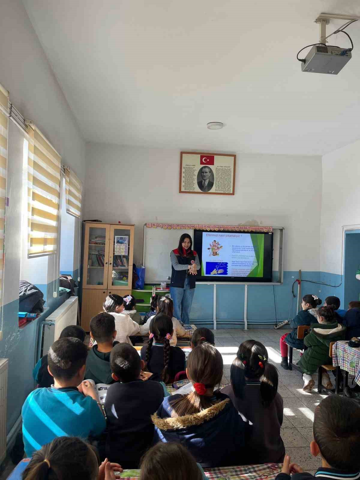 Kars&rsquo;ta &ouml;ğrencilere gıda g&uuml;venilirliği ve israfla m&uuml;cadele eğitimi
