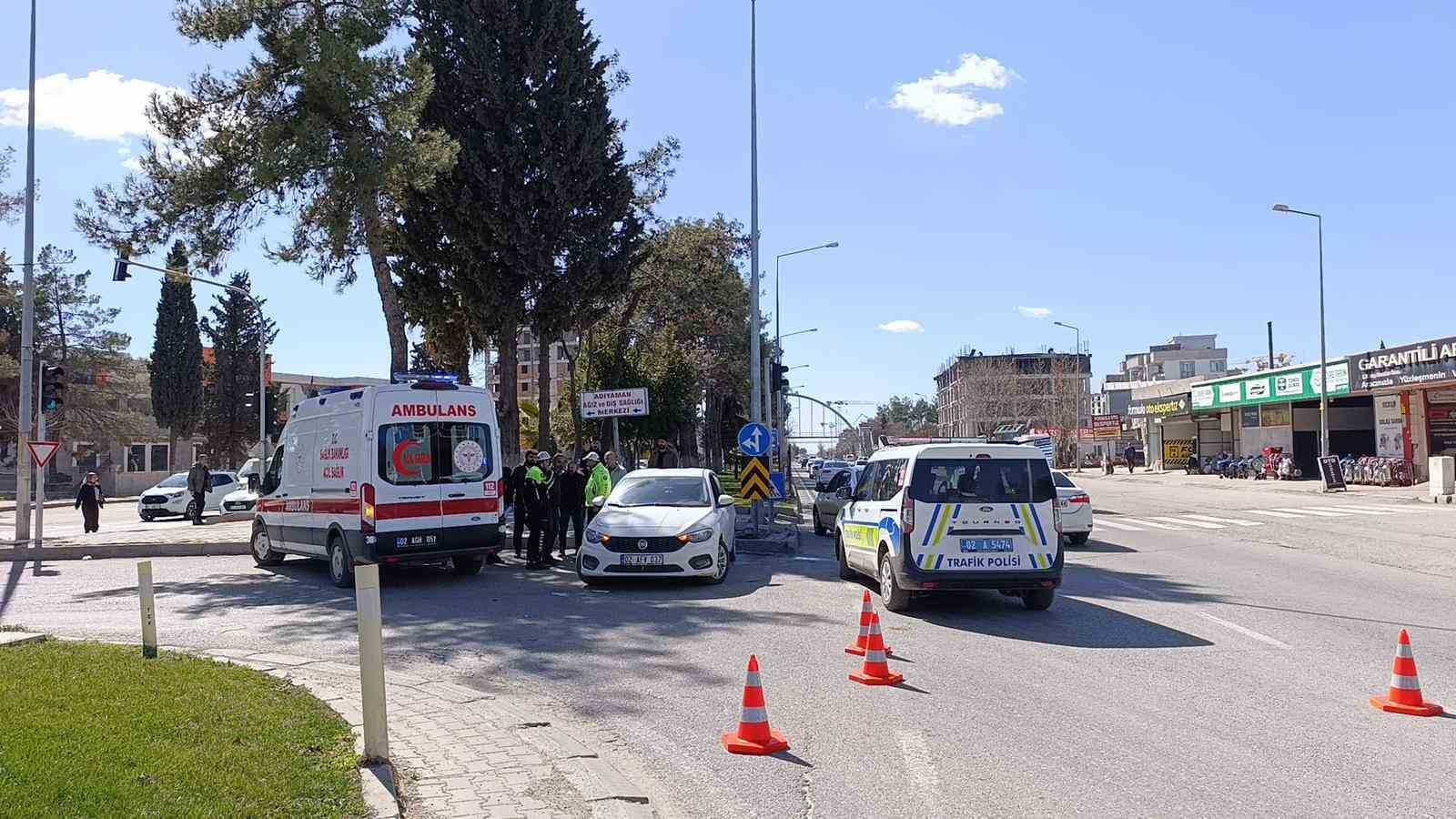 İki otomobilin &ccedil;arpışması sonucu 1 kişi yaralandı
