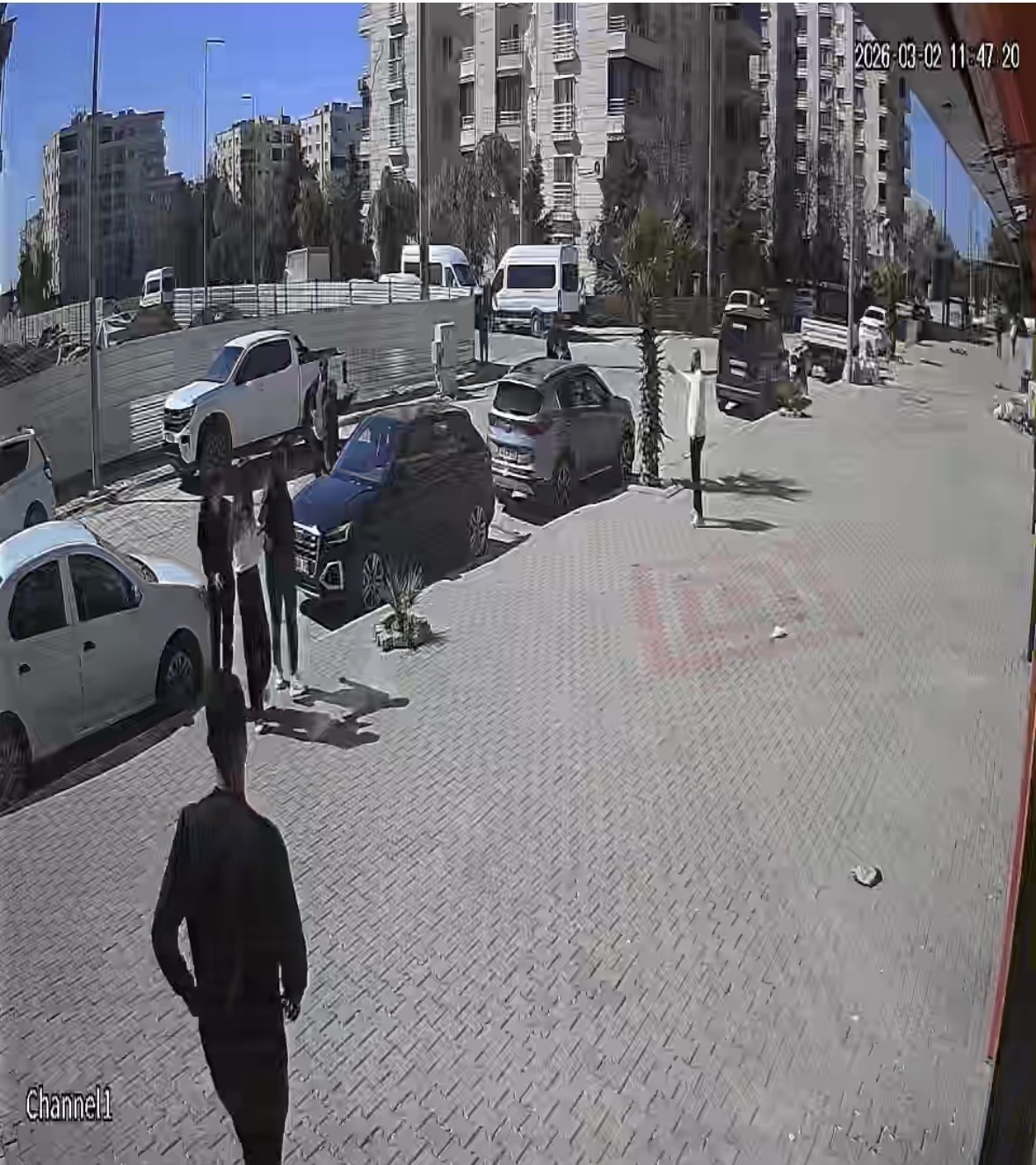 Mardin&rsquo;de 2 kişinin yaralandığı kavganın g&ouml;r&uuml;nt&uuml;leri ortaya &ccedil;ıktı
