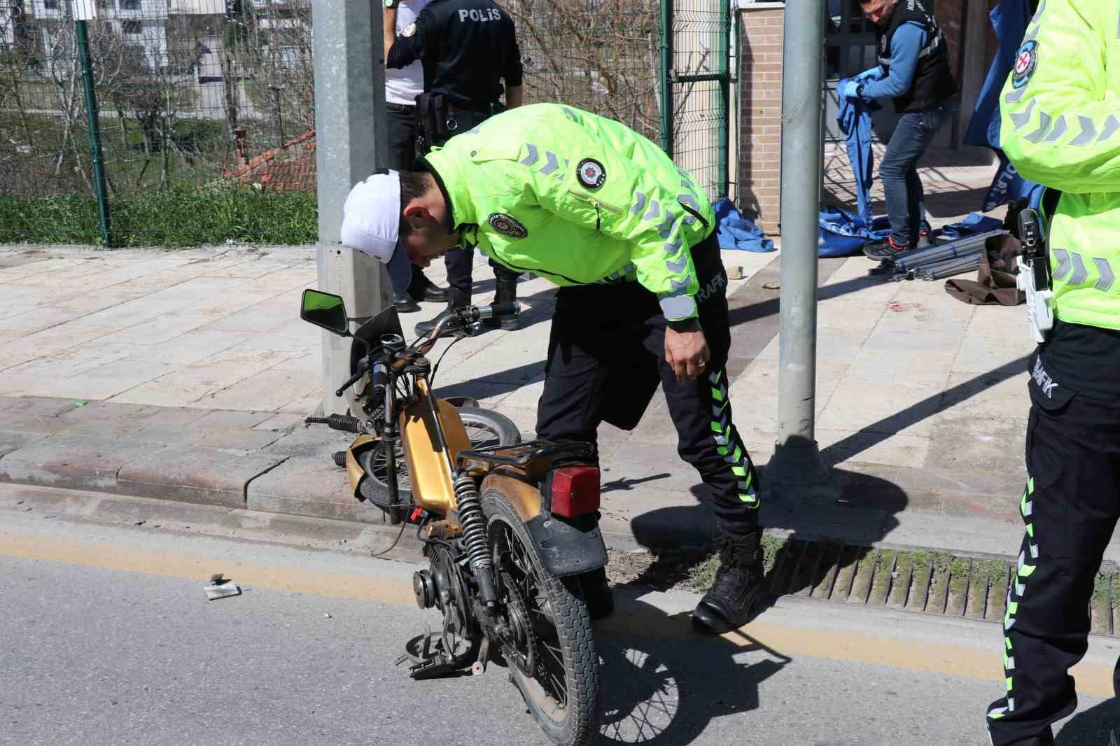 Motosikletiyle yaya ge&ccedil;idinden ge&ccedil;mek isten adam hayatını kaybetti
