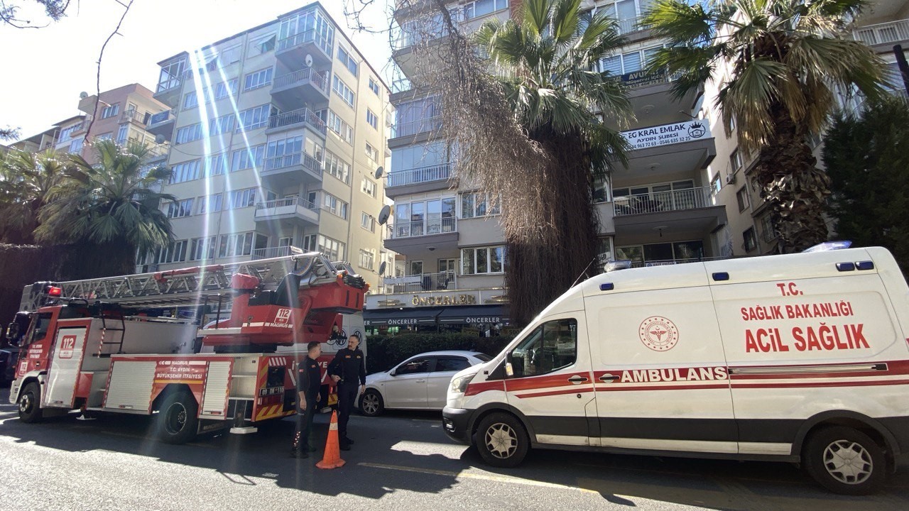 Evde d&uuml;şerek yaralanan yaşlı kadının imdadına ekipler yetişti
