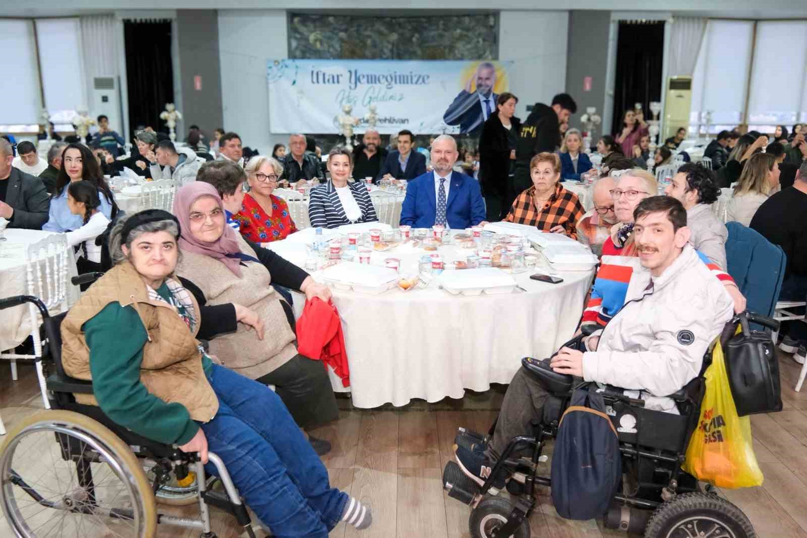 Başkan Pehlivan, Menemenlilerle gönül sofralarında buluştu