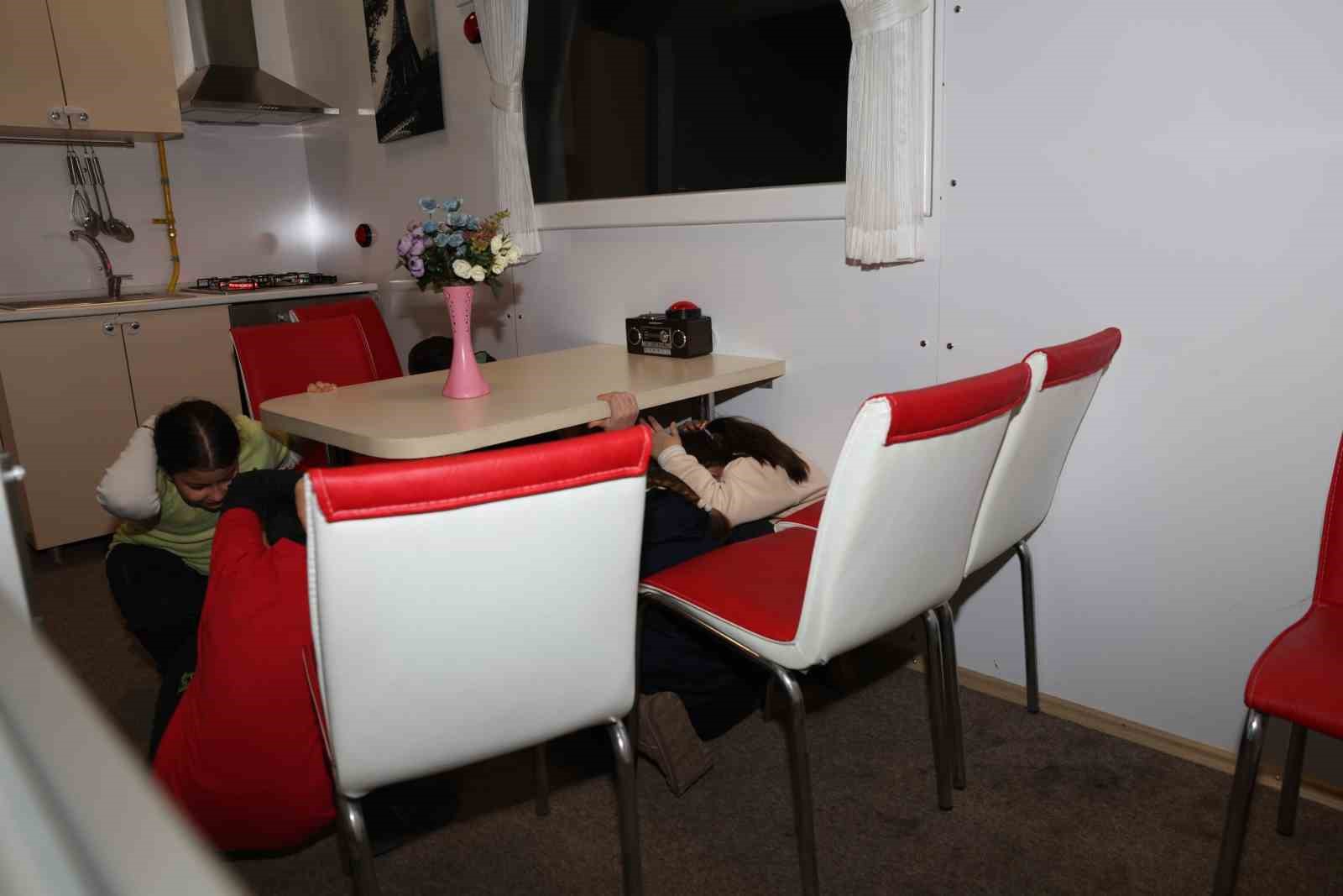 Nil&uuml;fer&rsquo;de deprem haftası&rsquo;nda uygulamalı afet eğitimi
