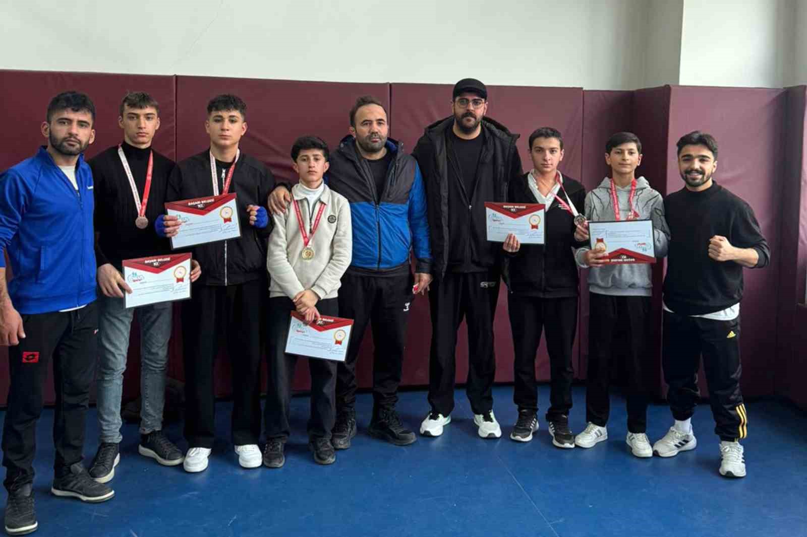 Çataklı öğrenciler Muay Thai İl Şampiyonası’nda derece elde etti