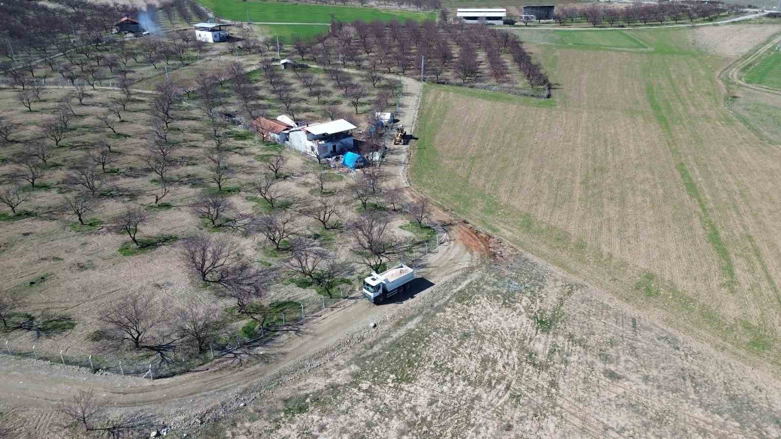 Battalgazi’de kırsal mahallelerde yol çalışmaları sürüyor
