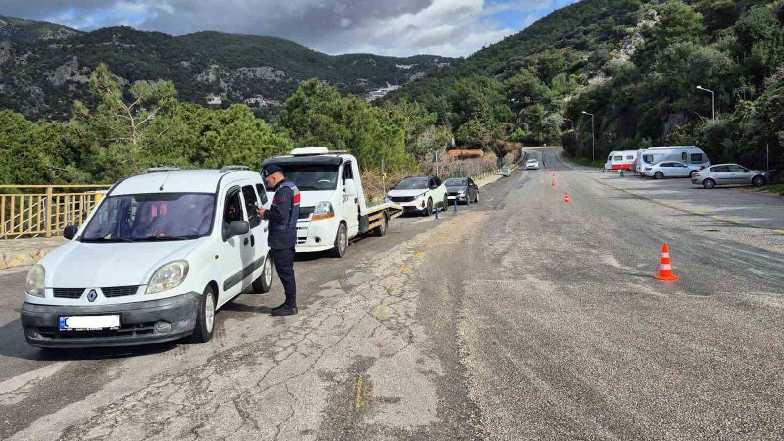 202 s&uuml;r&uuml;c&uuml;n&uuml;n s&uuml;r&uuml;c&uuml; belgesi ge&ccedil;ici olarak iptal edildi
