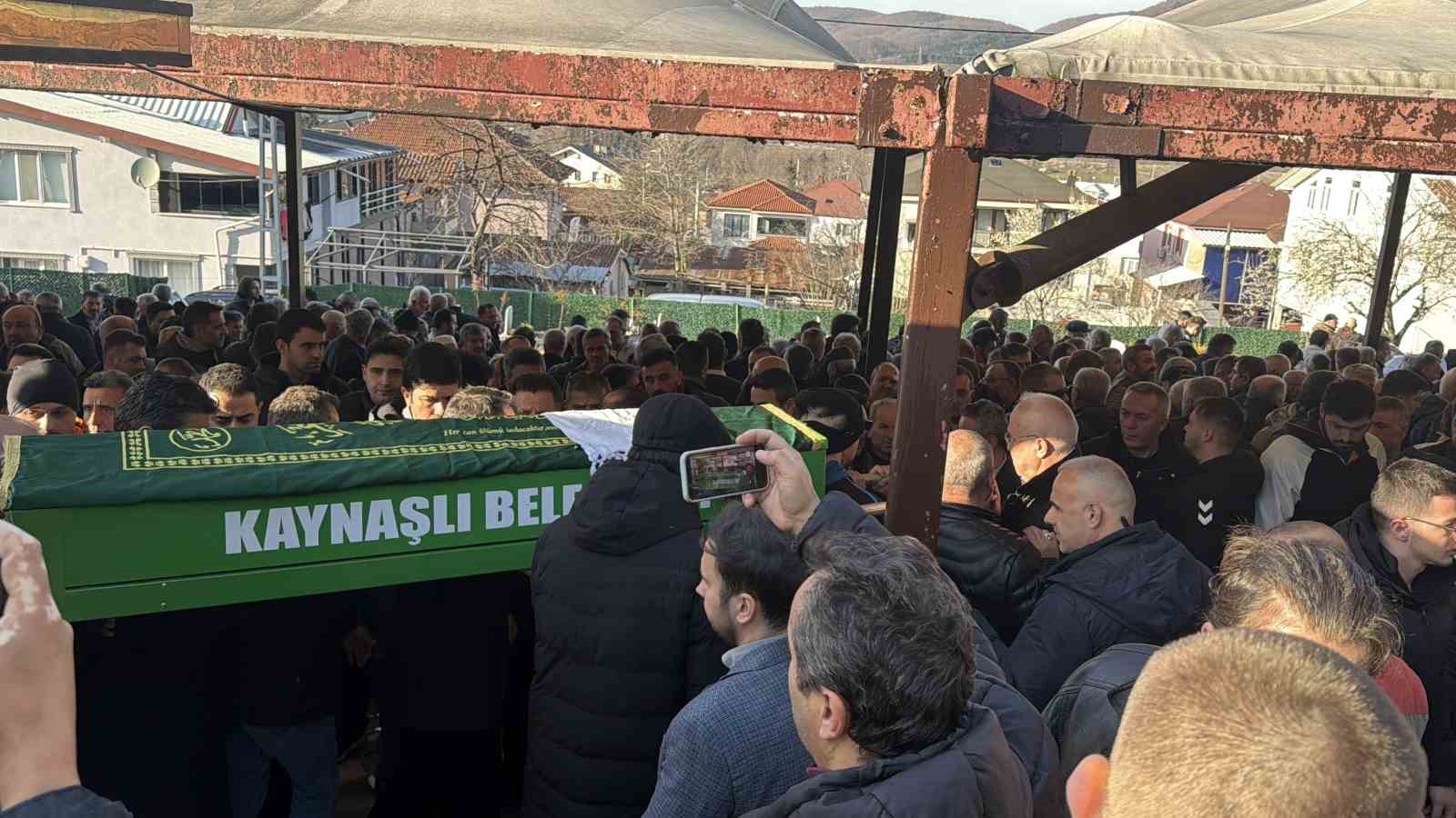 Düzce’de eğitim camiasının sevilen öğretmeni son yolculuğuna uğurlandı