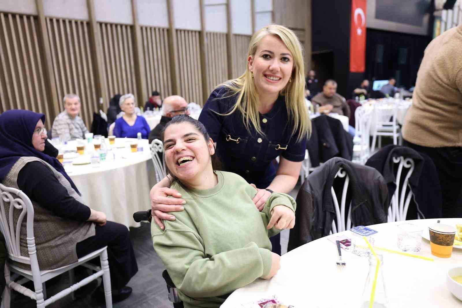 Merkezefendi’de Engelsiz Yaşam Akademisi aileleri iftarda buluştu