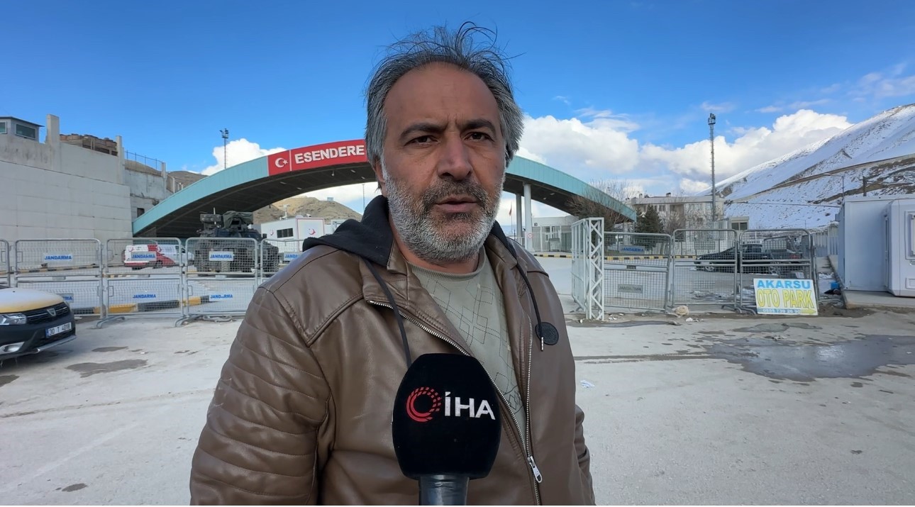 T&uuml;rkiye-İran sınır kapısında 2 kilometrelik tır kuyruğu oluştu
