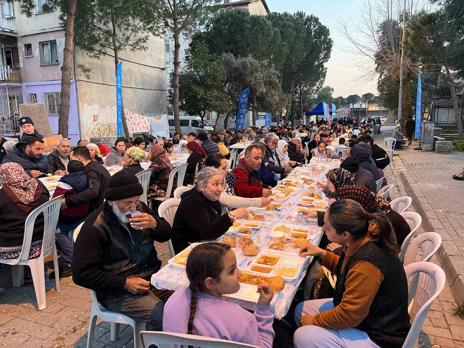Aydınlı vatandaşlar Büyükşehir’in iftar sofrasında buluştu