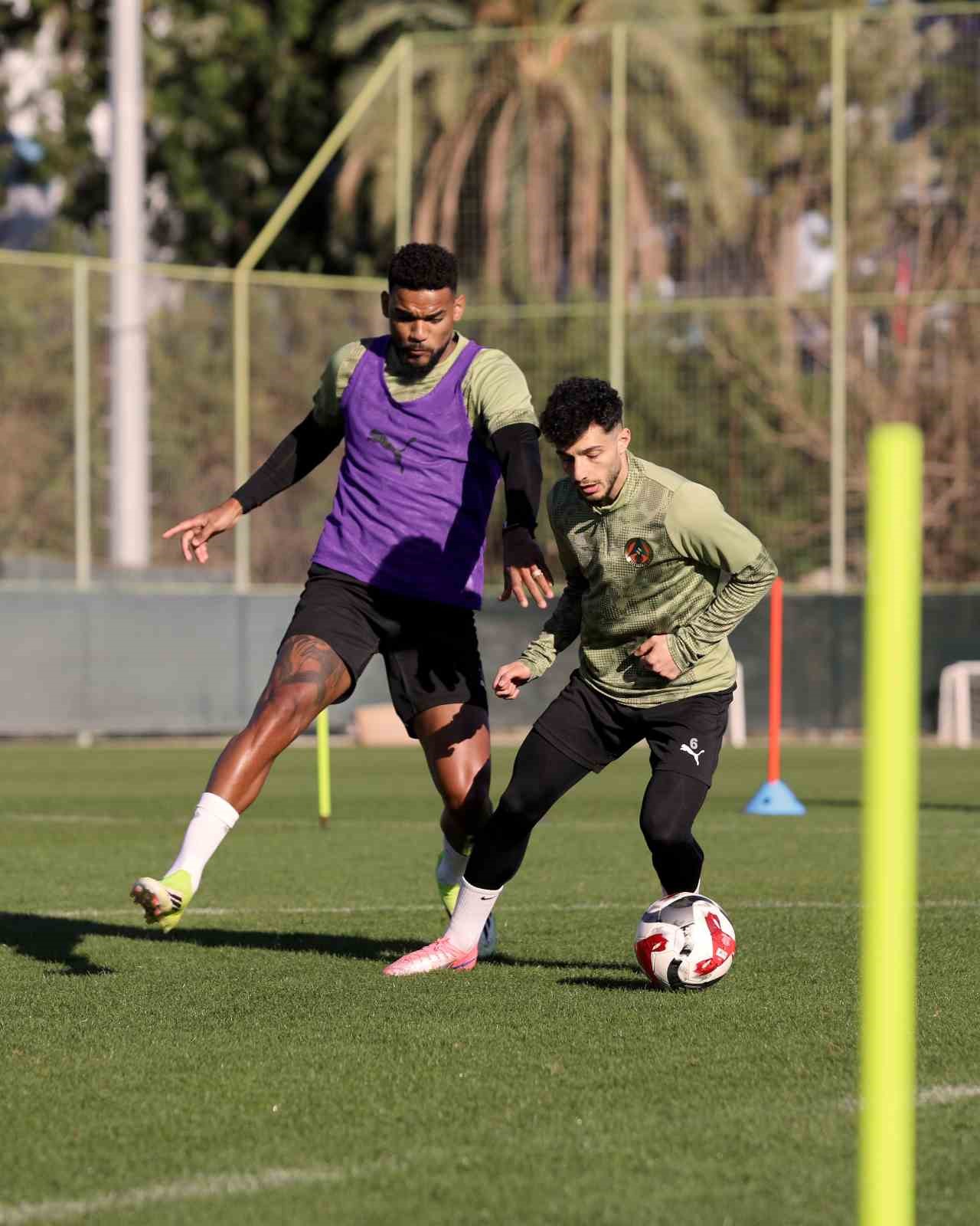 Corendon Alanyaspor, Galatasaray ma&ccedil;ı hazırlıklarını tamamladı
