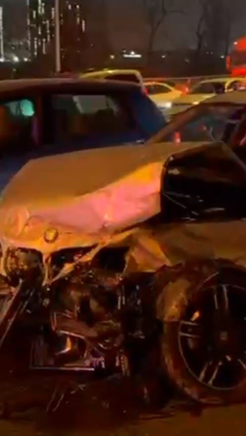 Küçükçekmece’de zincirleme trafik kazası: 1 yaralı