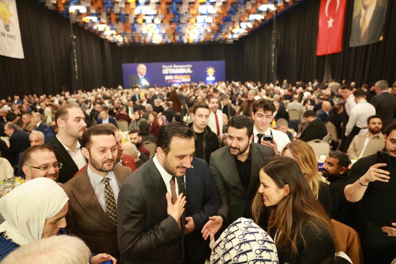 AK Parti İstanbul İl Başkanı &Ouml;zdemir: "Bizler bir olduk&ccedil;a b&ouml;lgemizde ve d&uuml;nyada g&uuml;ven unsuru olacağız"
