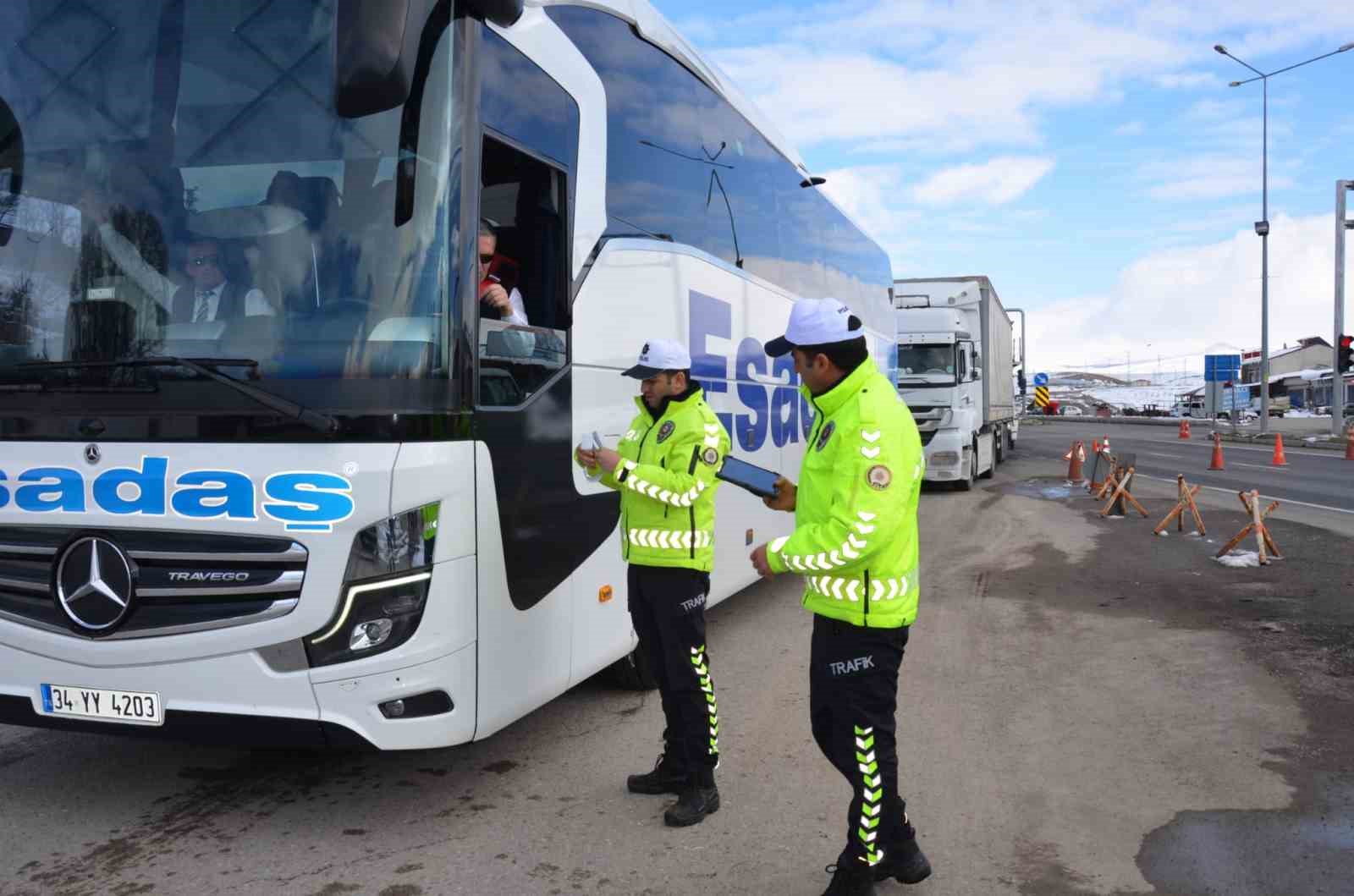 Erzincan Tercan’da trafik ekipleri sahada