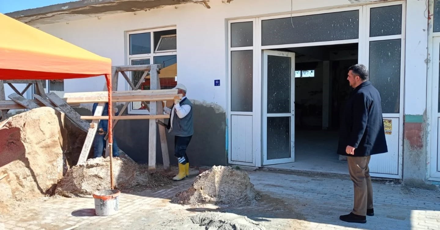 Germencik’te düğün salonları ve okul önünde bakım çalışması sürüyor