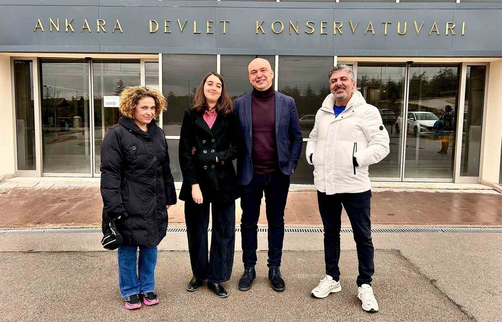 Bu çocuğun kulakları radar kadar hassas