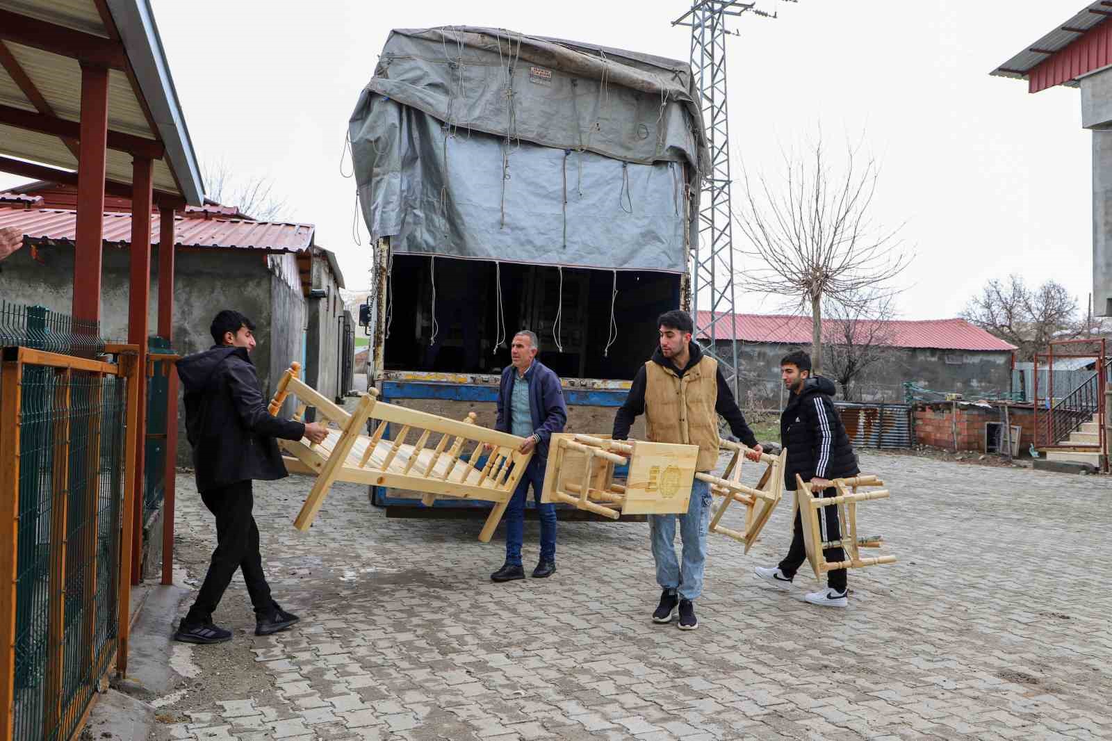 Diyarbakır&rsquo;da taziye evlerine 732 sedir ve bin 464 sehpa &uuml;cretsiz dağıtıldı

